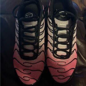 Nike Men's Athletic Shoes - Black and Pink